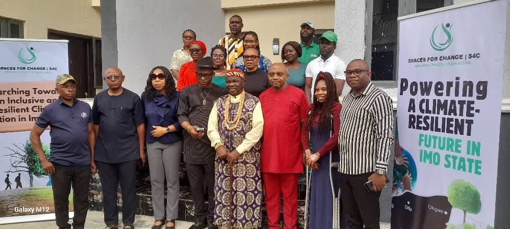 DIDN community members gathered together